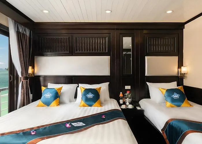 Botel Aquamarine Premium Cruise