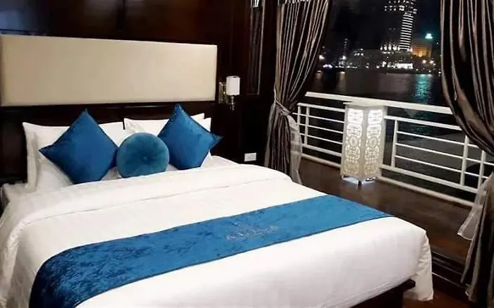 Botel Aquamarine Premium Cruise 5*