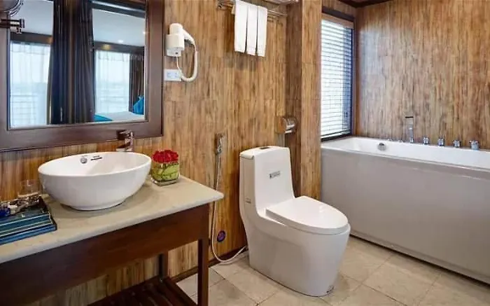 Aquamarine Premium Cruise Botel